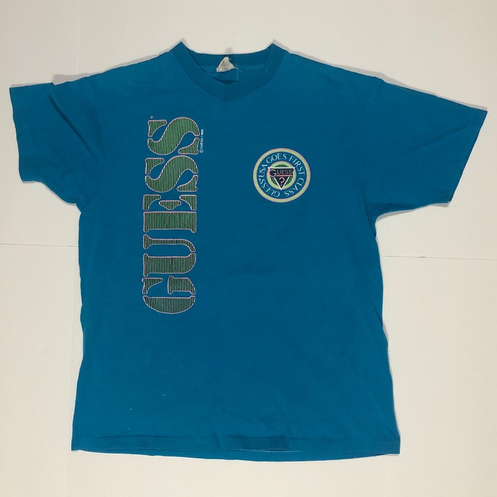Vintage GUESS spellout tshirt
